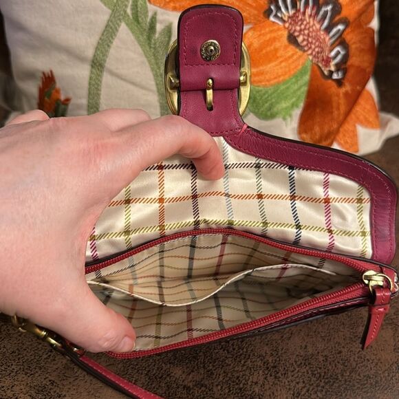 COACH BLEECKER BURNISHED LEATHER FUSCIA BUCKLE CLUTCH WRISTLET WITH HANGTAG VGUC - Picture 13 of 17
